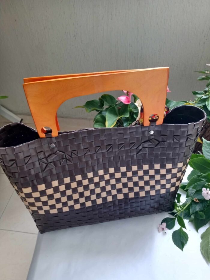 Cartera manija madera con pañoleta café con beis - Imagen 2