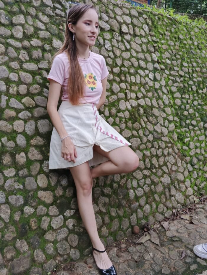 Falda Con Detalle de Arruche - Blusa Estampada